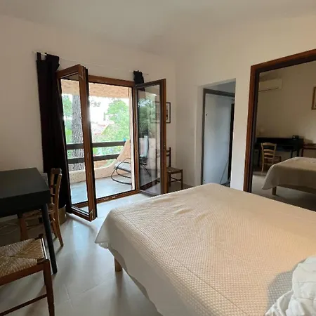 Spacious House With Terrace - 8 Minutes Away ليسي