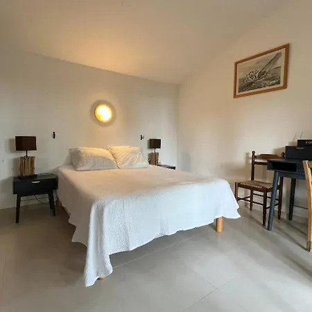 펜션 Spacious House With Terrace - 8 Minutes Away