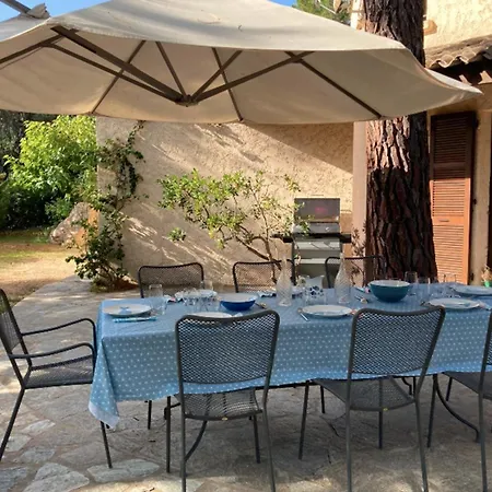 펜션 Spacious House With Terrace - 8 Minutes Away