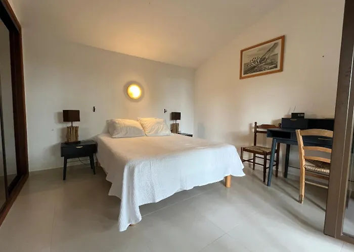 Hébergement de vacances Maison Spacieuse Avec Terrasse - à 8min